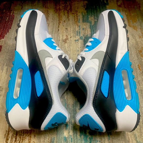 FreshDeaf's tweet photo. So good I had to share! Check out all the items I'm loving on @Poshmarkapp #poshmark #fashion #style #shopmycloset #nike #jordan: https://t.co/eLqXfeRTDa https://t.co/RZ0CrqALZr