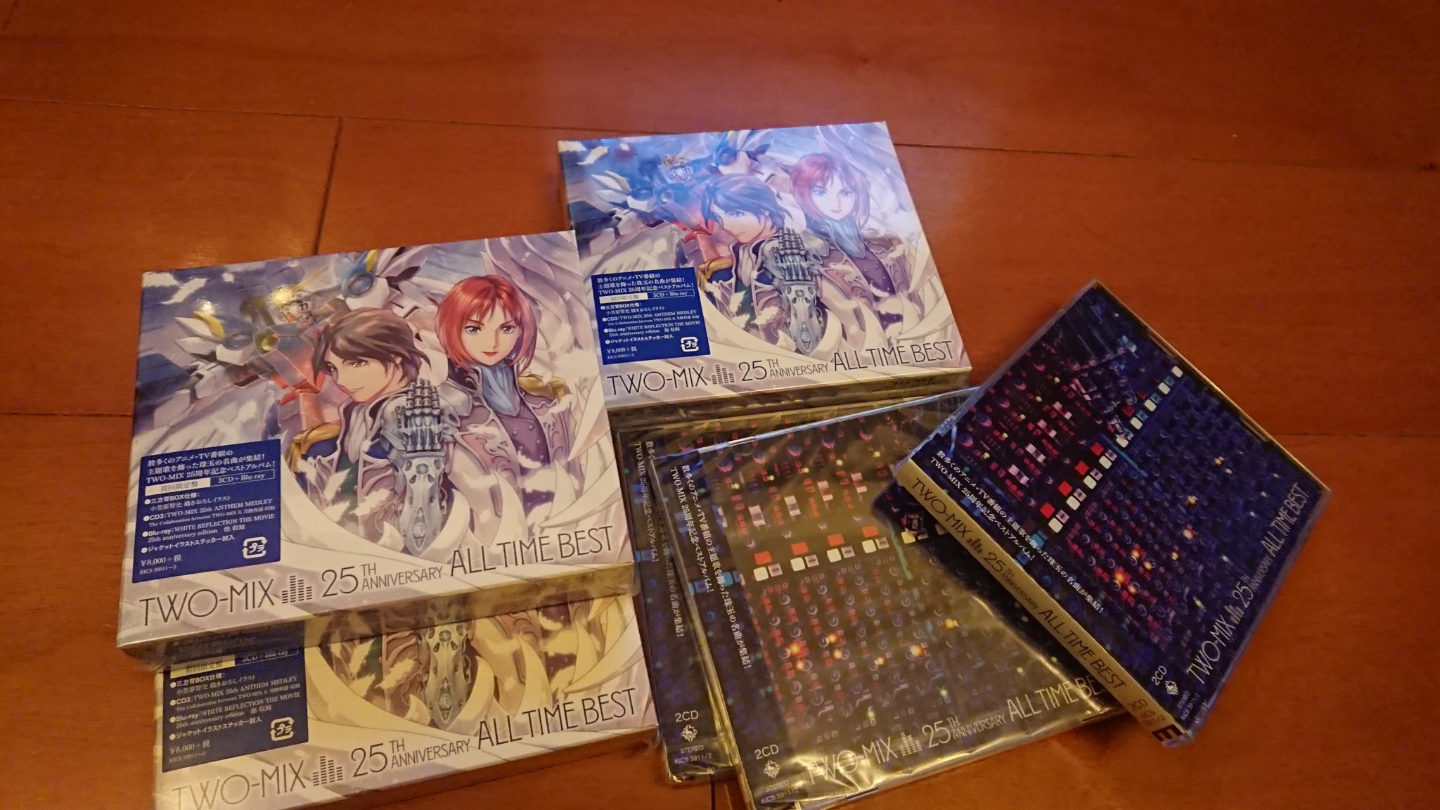 Two Mix Shiina Nagano Two Mix 25th Anniversary All Time Bestが キタ 一足早く見本版を手にしました 何気にシールが嬉しい 今はdlやサブスクの時代ですが やはりアイテムとして手にする喜びは格別です 彡