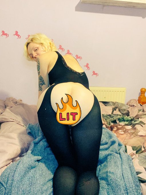 Dm for my hoe page 😜 https://t.co/NnOeS6Hl8g<a href="/tag/customvideos"class="tags"><span>#customvideos</span></a><a href="/tag/sellingnudes"class="tags"><span>#sellingnudes</span></a>