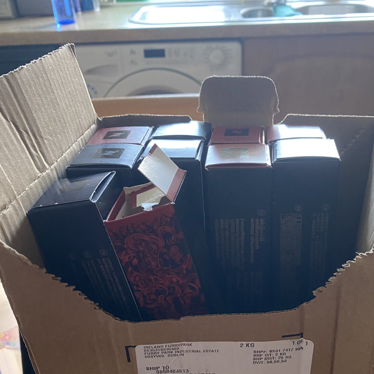 Gillybean323's tweet photo. @NespressoUK this is how my Nespresso delivery arrived this morning. https://t.co/3pC7s9Ekp7