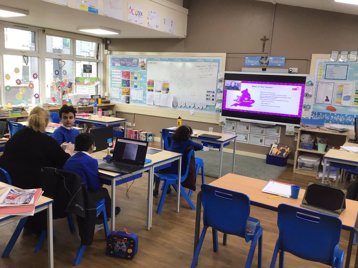 year4stnicsliv's tweet image. Taking part in the live lesson with Prof. David Olusoga #letscount @stnicsliv learning all about the census