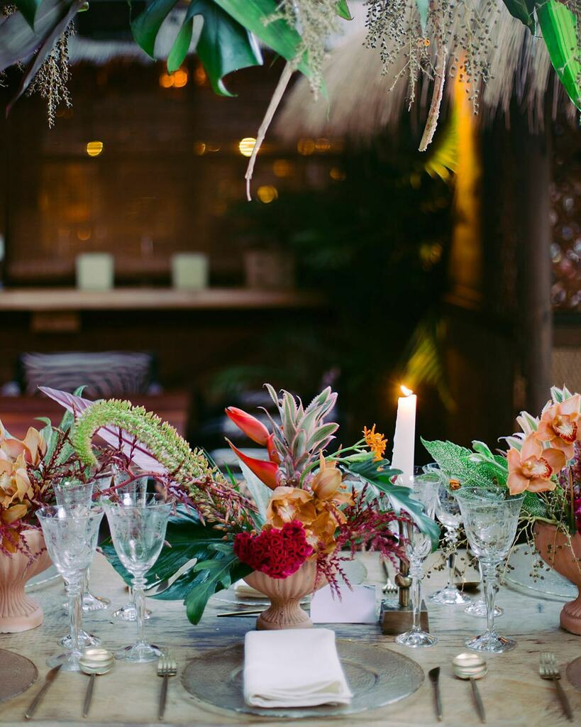 studiodefleurs1's tweet photo. Tropical vibes 🌴 we Love!! 

Venue  @trocadero_arena 
Planning &amp; styling @wedding_donna 
Florals &amp; decor @studiode_fleurs 
Groom suit @dolcegabbana 
Bridal headpieces @martina_dorta
MUAH @ana_reina_mua
Hairdressing @rafaelbuenopeluqueros 

Stationery… https://t.co/OQFZMXbKbu https://t.co/FCcEwmoIiR
