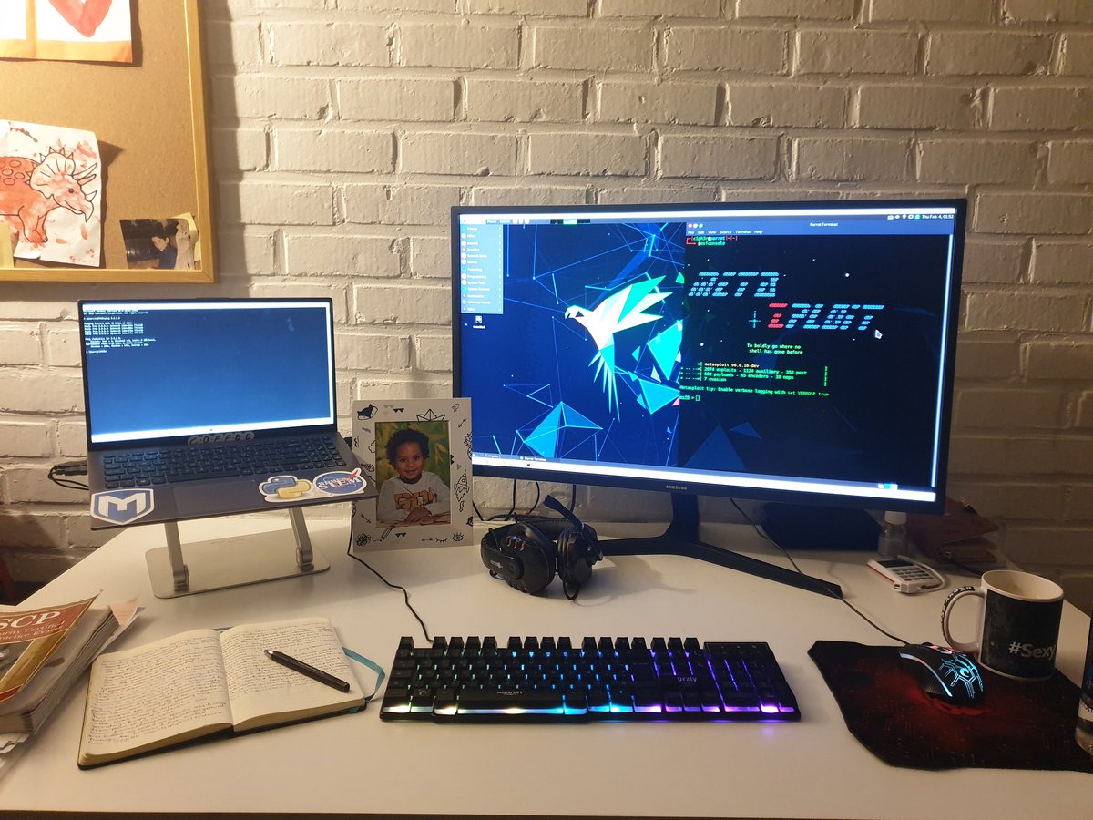 My weeks can finally start peaking.📈 I have spent most yesterday upgrading my desk setup now time to do some #hacking!

#workharder #getbetter #cybersecurity #WorkFromHome #ThursdayMotivation #Motivation #officesetup #desksetup #grind
