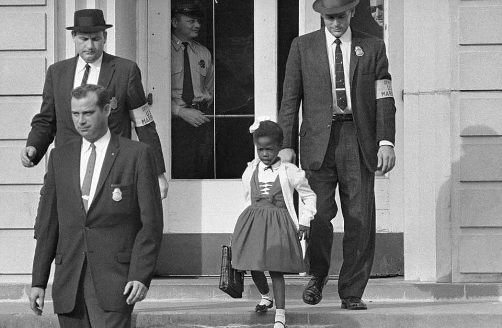 fabsefx's tweet photo. Today’s history fact-At age 6,  Ruby Bridges embarked on a historic walk to school as the first African American student to integrate an all white school in Louisiana. She ate lunch alone and sometimes played with her teacher at recess. #FABSE #FABSFX #RubyBridges https://t.co/9FfI99OwEI