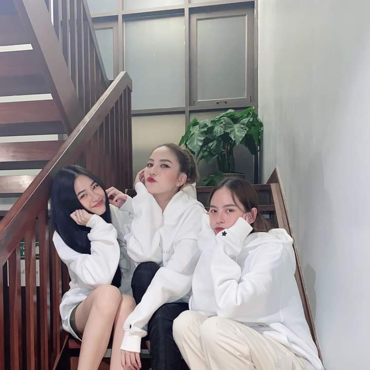 appcheezeTS7's tweet photo. ˗ˏˋ៵🍩꒰ 𝒊𝒈 ─ #applelapisara '𝒔 ꒱🍫៵´ˎ˗
เจอกันปีละครั้งได้ แต่ยังคบกันอยู่ 🤣🤣🤣🤣🤣 #PowerpuffMAN ร้ากกกกกกกกก https://t.co/hXZlJXQZb5