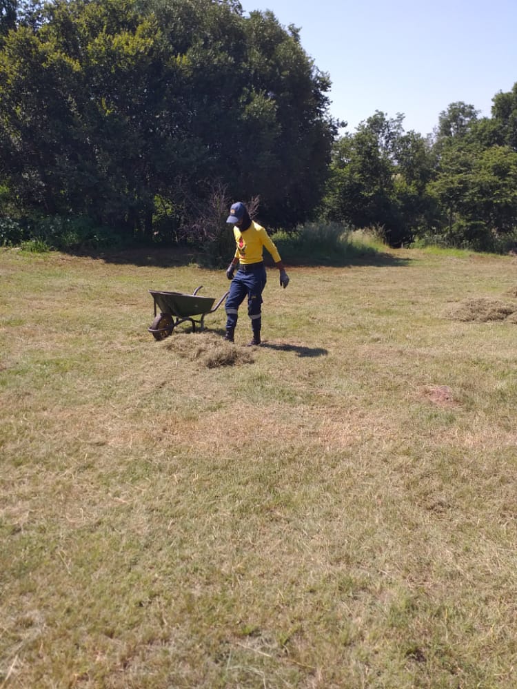wo_fire's tweet photo. The Abe Bailey team is hard at work doing manual fuel load reductions
‘‘This is a precautionary measure which we take ahead of the start of every fire season. It works wonders for us,’’ explained Matlala.
#WorkingonFire
#FuelLoadReduction https://t.co/sdq2bvzIVu