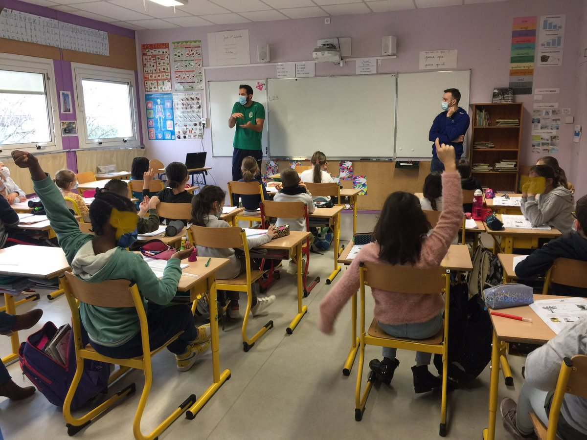 Merci <a href="/etechandball/">ETeC Handball</a> pour les rencontres organisées à l’école de Chazelles et à l’école Doisneau de Ruelle ! Échanges de grande qualité entre petits et grands sportifs !! <a href="/dsden16/">Dasen16</a> <a href="/USEP_Charente/">USEP16</a> <a href="/charente/">Charente</a>