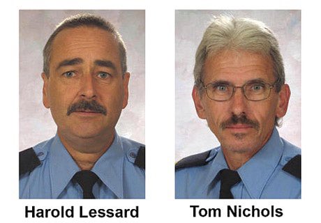 TheSecretList's tweet photo. 2/4/2007 Remembering 2 Winnipeg, Canada Fire Captains Killed &amp; 4 Firefighters injured in a dwelling fire when “all hell broke loose” READ THIS PERSONAL ACCOUNT:
https://t.co/snC3ETMc4U @UFFW867 @wpgfirefighter @CdnFireChiefs @MBFireChiefs @IAFFCanada #Winnipeg #firefighters #RIP https://t.co/qmRG9ZbZ5Q