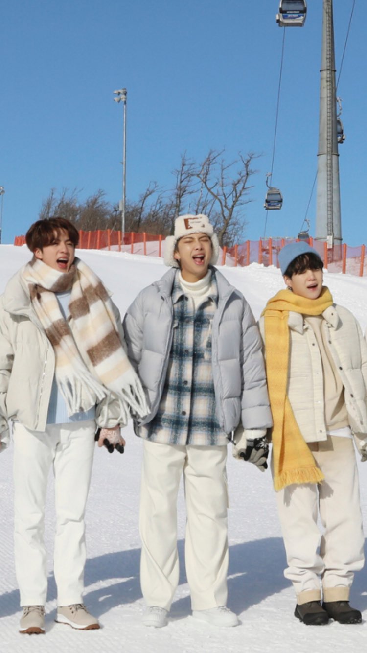 BTS WINTER PACKAGE ウィンパケ 2021 SUGA RM 2021 BTS WINTER PACKAGE❄️ 🐱SUGA pic . . #BTS #방탄소년단