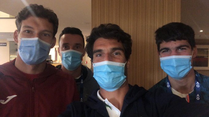 EtYSBPIWgAA3Qzv?format=jpg&name=small