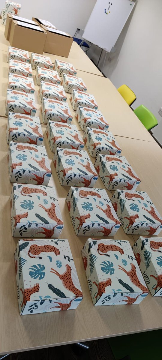 WillowTreeGP's tweet image. A huge thank you to Ed &amp;amp; Sophie at @bookblock for helping bring a smile to the faces of our wonderful team at @WillowTreeGP with these delightful Winter Solstice boxes.