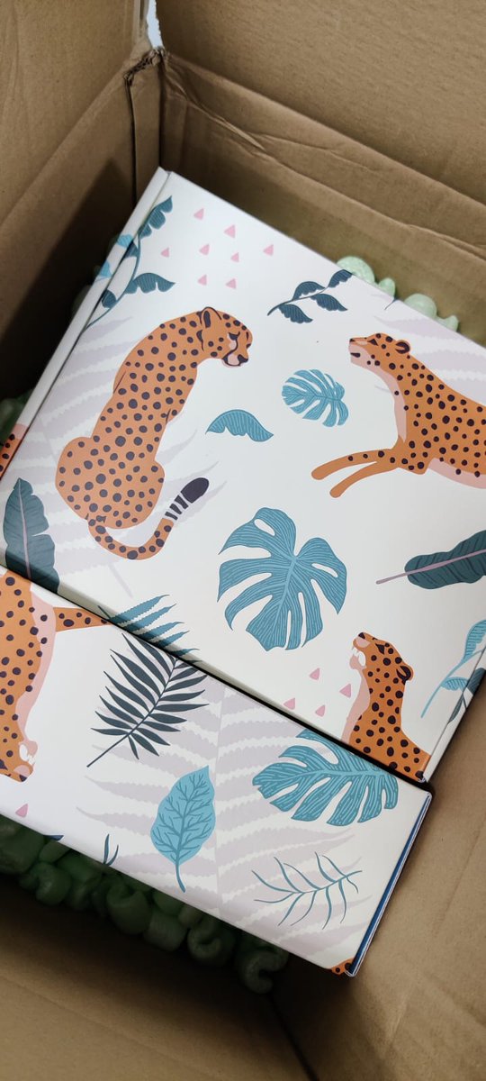 WillowTreeGP's tweet image. A huge thank you to Ed &amp;amp; Sophie at @bookblock for helping bring a smile to the faces of our wonderful team at @WillowTreeGP with these delightful Winter Solstice boxes.