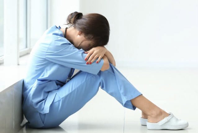 BREAKING NEWS: Sjuksköterska stoppad från jobbet efter att beskrivit sig själv som en ”sjuk sköterska” på flera sociala medier.