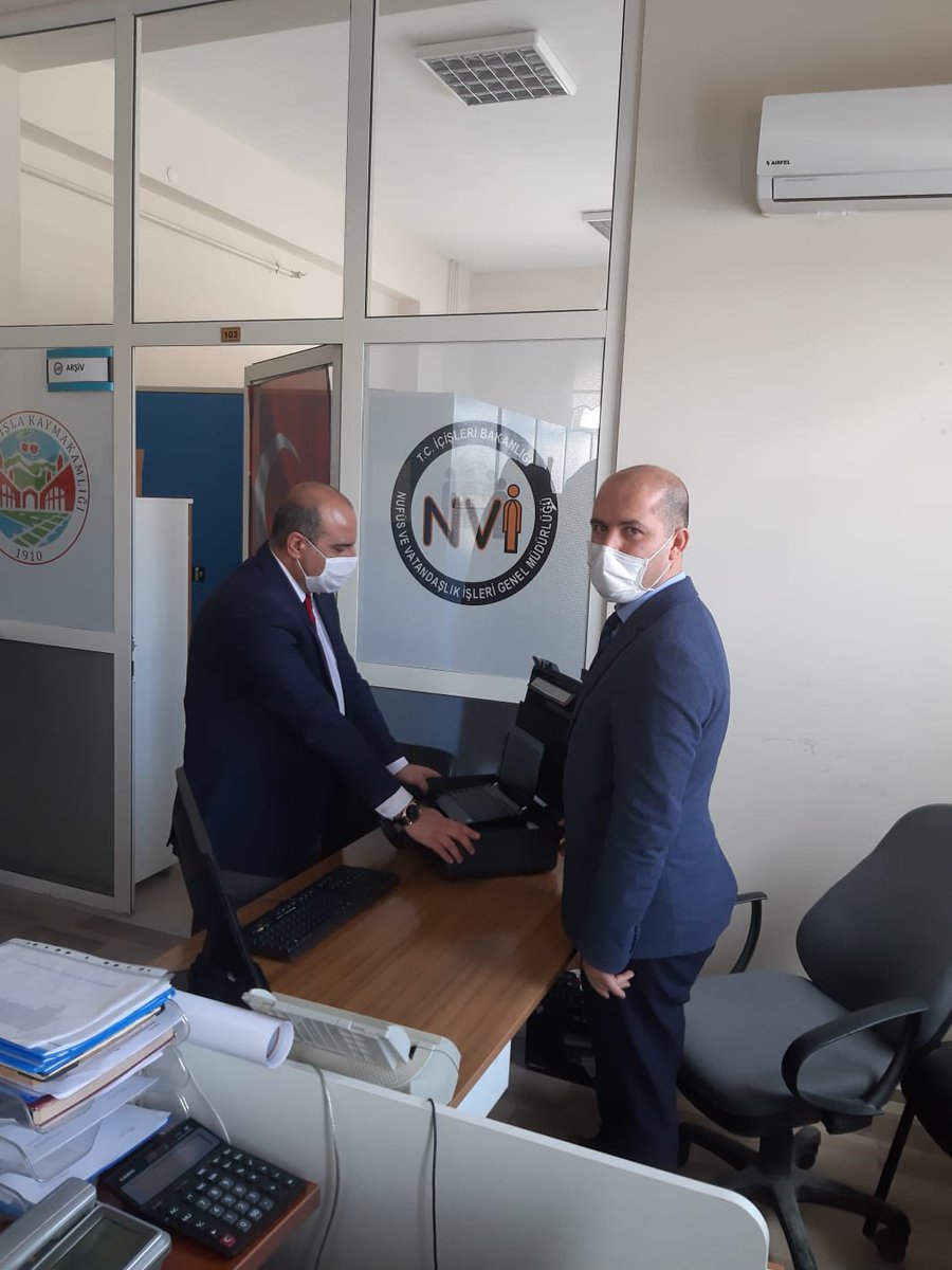 İl müdürümüz Hüseyin SİNAN Müdürlüğümüzü ziyaret ettiler. Yeni Nüfus Konsepti ve Genel Müdürlüğümüz projeleri hakkında görüş alışverişinde bulunduk. <a href="/sefikaygol/">Şefik AYGÖL</a> 
@ercanturan_ 
<a href="/nigdenufus/">Niğde İl Nüfus ve Vatandaşlık Müdürlüğü</a> 
#HayatınızınHerAnında