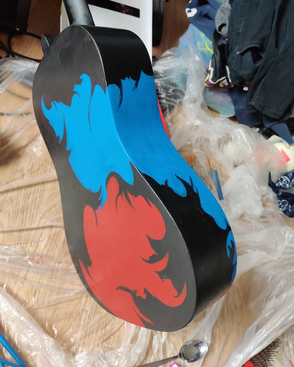 My new lockdown project....I think I'll make more of these decorative guitars and sell them if anyone's enjoying them 😌🎨🎶 I don't like to see unwanted guitars go to waste when they can be given a second chance for someone to enjoy them again 🥰 

#guitar #music #lockdown