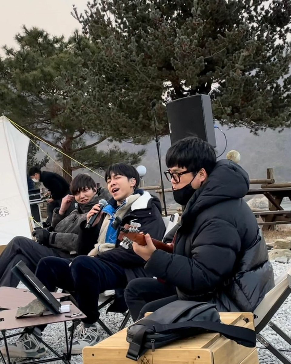 Reposted from @byeong_ho_lee /
몹시 추웠지만 좋은 추억으로 남을 것 같은🙂
/
#이승기 #이민호 #캡틴플래닛 #기타리스트이병호

instagram.com/p/CK3pVydF5z_/