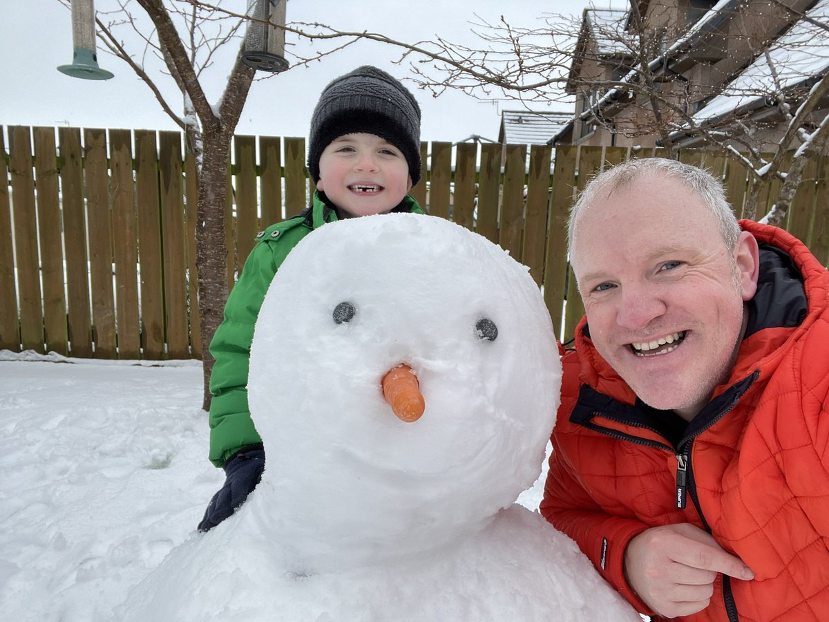 GazMcIntyre's tweet photo. There’s always enough snow for a snowman!!! ⛄️❤️👨👦 #insch #snow #scotsnow #snowman #family #love #baltic @WindyWilson88 #aberdeenshire #2inches https://t.co/ZTeiVExRua