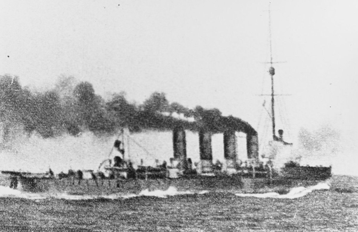 Three Spauna class light cruisers (Helgoland, Saida and Novara) under Nikos Horthy left Cattaro at 10 p.m. and headed south for the barrage.