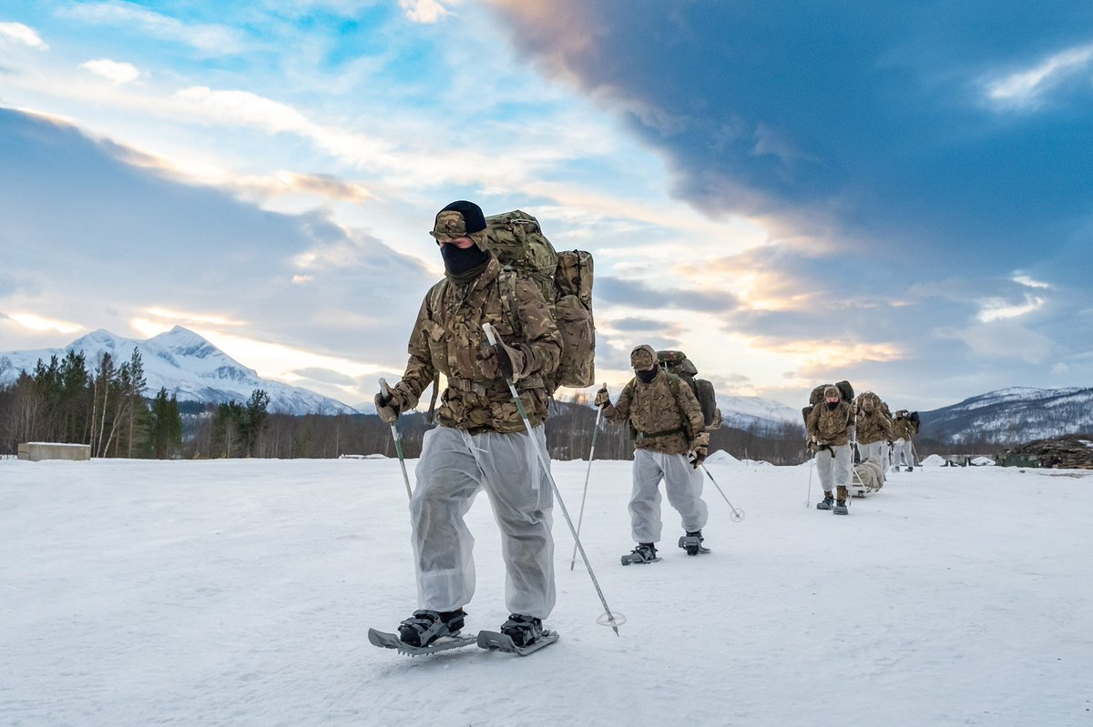 The hard work continues in the High North as members of CLR, alongside @45CdoGp @29_commando @24CdoRE, continue to train in one of the worlds most extreme environments. (All activity is conducted in bubbles whilst adhering to local Covid-19 protocols) #winterwarrior