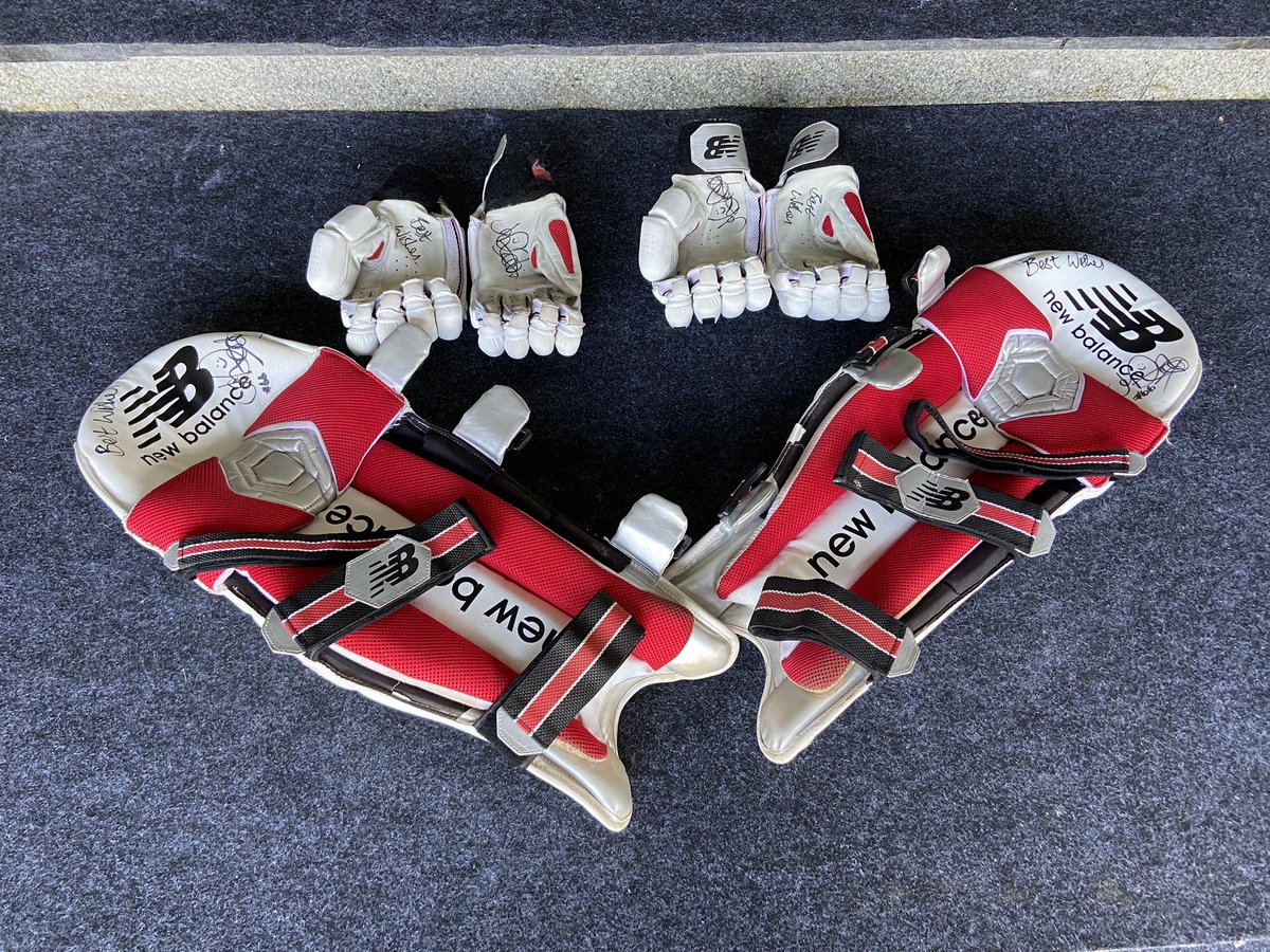 This is the class of the man. <a href="/root66/">Joe Root</a> came to me today and gave me his match worn pads from the Galle Test matches and two pairs of batting gloves worn during his epic two successive tons. He signed them all and said these are for Monisha and Paulraj. #ClassAct #Humility 👏👏👏