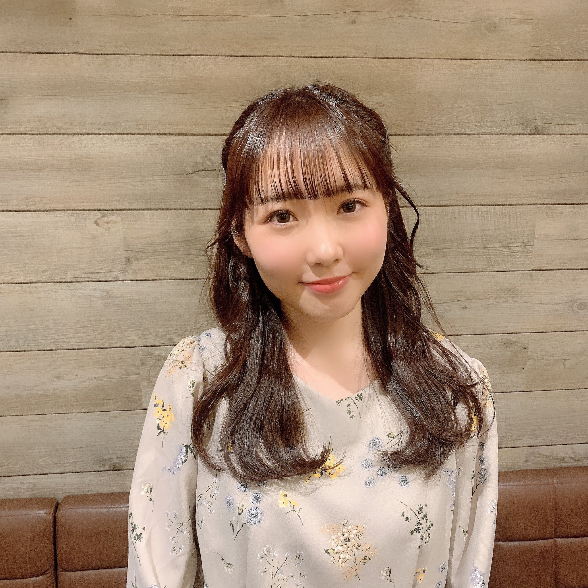 木戸衣吹 髪の色を暗めにしました バレンタインも近いからチョコレートカラー 美容院て行く前は面倒くさいけど 行ったら行って良かったー て思う 髪の毛 バレンタイン 美容院 T Co Vdsb7o0uab Twitter