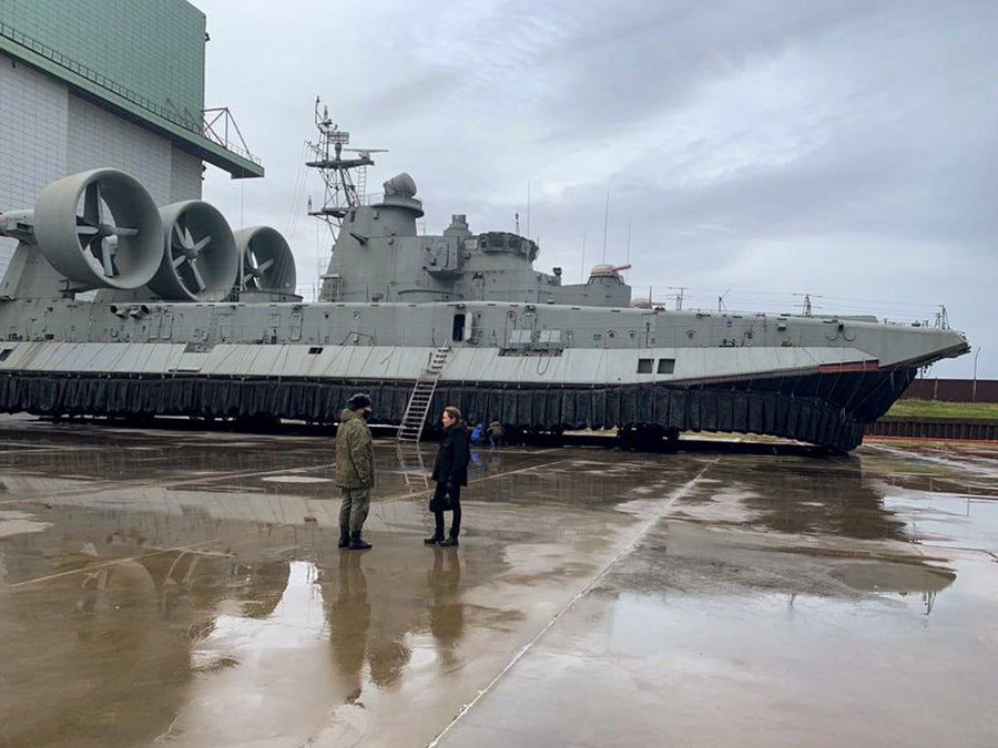 Zubr-class LCAC EtYhXBWWYAACPo5?format=jpg&name=900x900