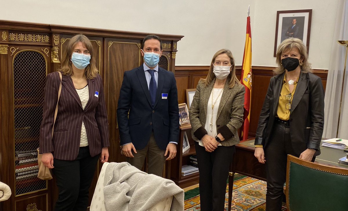 MUD Médicos (@mudmedicos) on Twitter photo Ayer <a href="/AguilarGisbert/">Luis Aguilar-Gisbert</a> y <a href="/OtiBisbal/">Oti Bisbal</a> mantuvieron una reunión con la vicepresidenta del <a href="/Congreso_Es/">Congreso</a> <a href="/anapastorjulian/">Ana Pastor Julián</a> y la portavoz de sanidad <a href="/Evelascomorillo/">Elvira Velasco Morillo</a> para trasladarles propuestas para atajar la alta temporalidad y precariedad en la medicina
#FijezaYa #EstatutoDelMédico Ayer <a href="/AguilarGisbert/">Luis Aguilar-Gisbert</a> y <a href="/OtiBisbal/">Oti Bisbal</a> mantuvieron una reunión con la vicepresidenta del <a href="/Congreso_Es/">Congreso</a> <a href="/anapastorjulian/">Ana Pastor Julián</a> y la portavoz de sanidad <a href="/Evelascomorillo/">Elvira Velasco Morillo</a> para trasladarles propuestas para atajar la alta temporalidad y precariedad en la medicina
#FijezaYa #EstatutoDelMédico