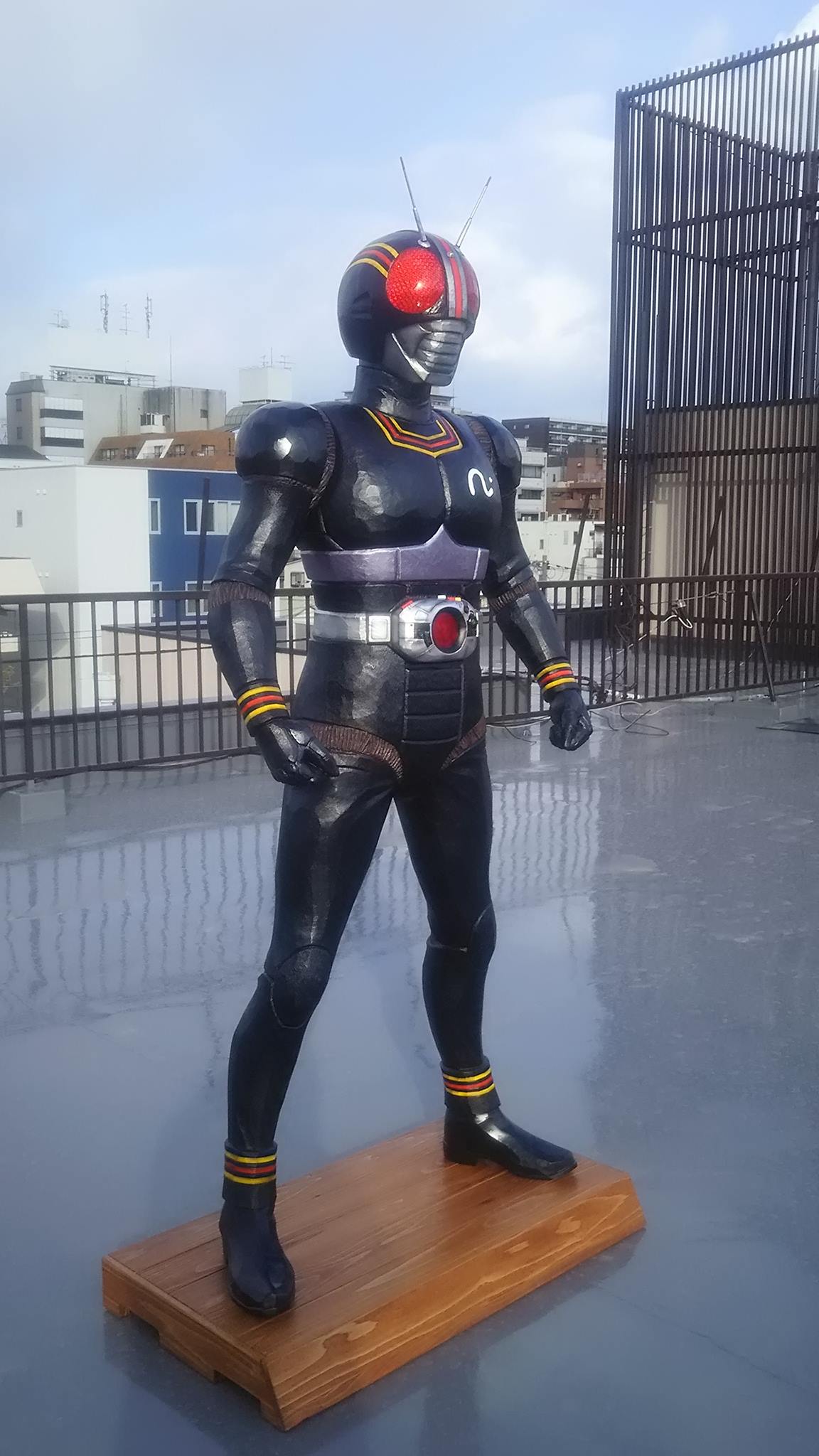 三枝 徹 等身大 仮面ライダーblack プライベート作品 厳密に言うと ある方の依頼で製作しました 店に置くと 営利目的 になるので 少しだけ店に置いたら直ぐ家に持って帰ります と約束してくれたのですが 18年 ２ 5 製作 T Co