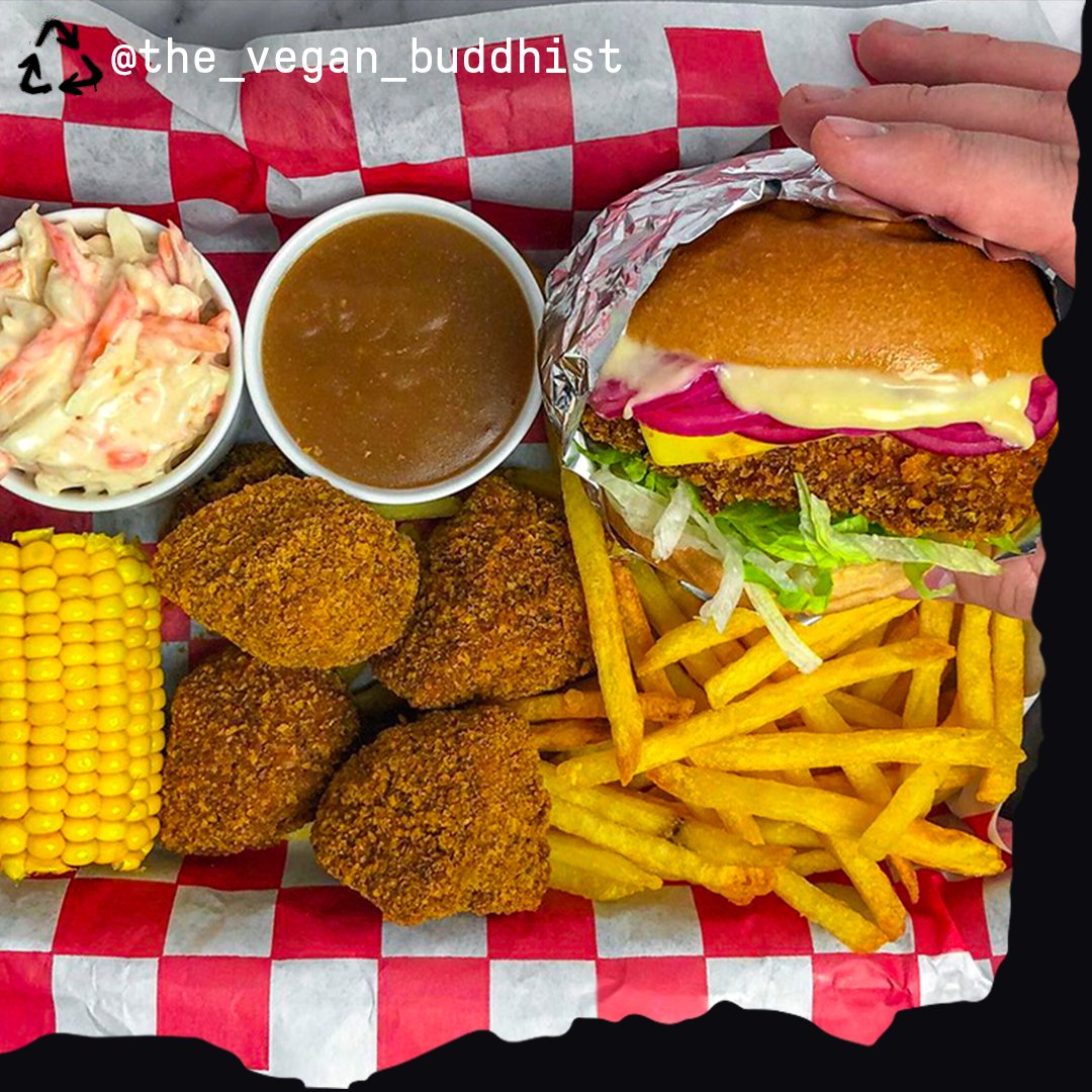 VFCfood's tweet photo. I've been drooling over this longer than I care to admit.

Reckon you could finish this tray of #VFC? 👀

#AllMeatNoAnimal #VeganFriedChicken #Vegan #Veganism https://t.co/ae7O0D9dbe