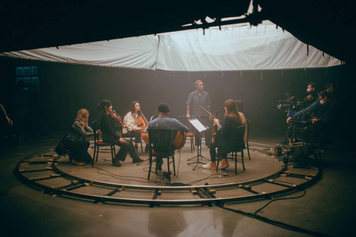 Tonight with Arlo Parks is now available on Amazon Prime Video worldwide!! Get some caramel popcorn, fluff up those pillows and give it a watch :) sending love to my kings <a href="/romyromyromy/">Romy</a>, <a href="/dave_okumu_/">DAVE OKUMU</a> and Dave from <a href="/GlassAnimals/">Glass Animals</a> for making this feel so extra special x