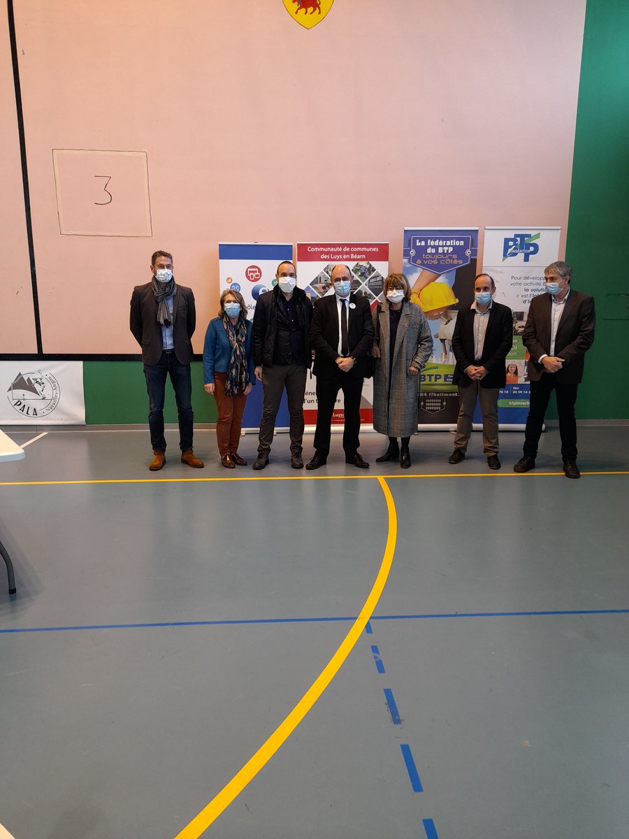 NadineBoucher1's tweet photo. Jobdating #FFB64 #poleemploi bassin Pau. #bâtiments  recrute personnes préparées 1 psychologue du travail pour booster candidats 🤝 60 entretiens 9 entrepreneurs présents 30 candidats 15 postes 👏aux équipes du bassin de Pau. 👉 
Suivez nous autres rencontres à venir #bearn. https://t.co/WfSMtRMjFP
