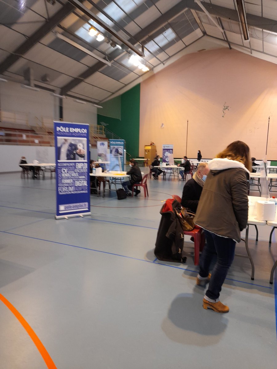 NadineBoucher1's tweet photo. Jobdating #FFB64 #poleemploi bassin Pau. #bâtiments  recrute personnes préparées 1 psychologue du travail pour booster candidats 🤝 60 entretiens 9 entrepreneurs présents 30 candidats 15 postes 👏aux équipes du bassin de Pau. 👉 
Suivez nous autres rencontres à venir #bearn. https://t.co/WfSMtRMjFP
