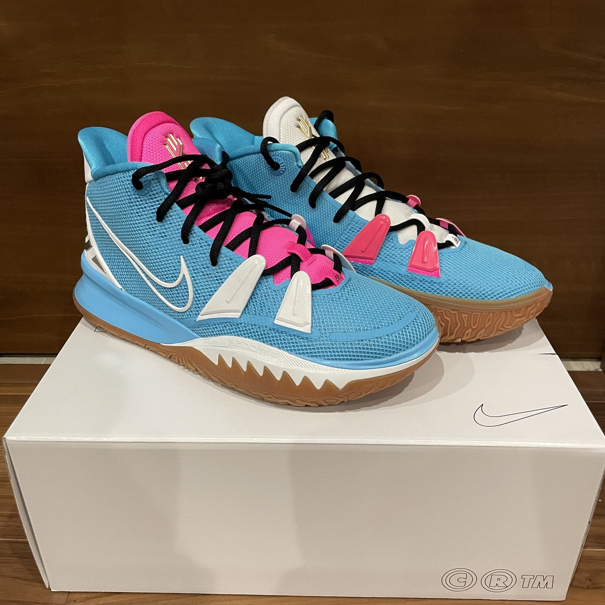 dubkicks00's tweet photo. 🏀#01/2021
KYRIE 7 NIKE BY YOU
"Miami Vice"
US_9 cm_27
DA7567-991

#BasketBallKicks #NiceKicks #MyCollection #KicksCollection #KyrieIrving  #Kyrie7 #Nike #NikeByYou #NikeBasketBall #dubkicks00 https://t.co/96H3xB4Hp6