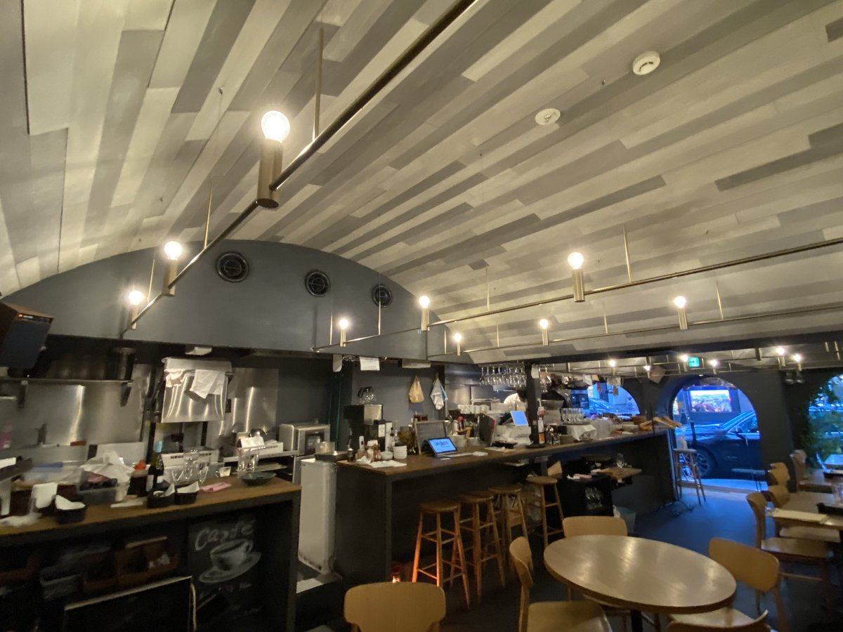 ট ইট র Nahoko Wada 青山骨董通りにあるイプシロン 谷尻誠のインテリア お客さんいなくて貸切状態