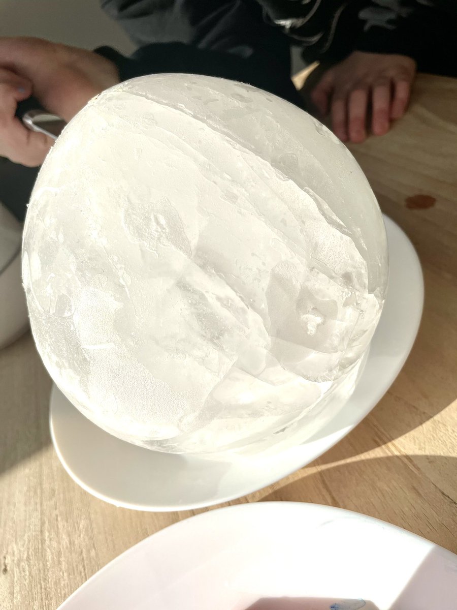 nickythomas50's tweet image. @weaverhamschool @Antarctic_news #antartica #antarctic #frozenscience making frozen Lego &amp;amp; balloons to look at ice structure