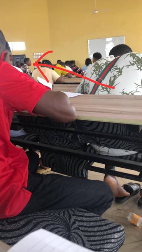 MichaelJr_011's tweet image. My Guy is invigilating the invigilator 😪😂😂 #spymode
