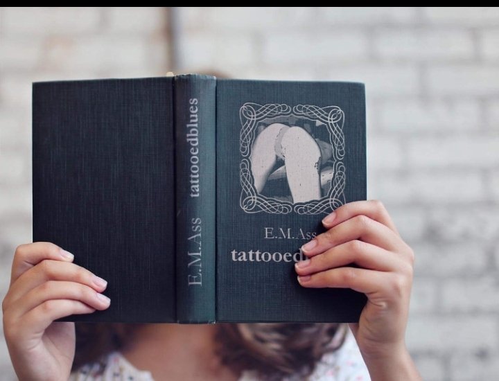 TattooedBlues's tweet photo. Nothing like a good read #eatmyass #bendover #kinkyfun #onlyfans #horny #lunchtime #afternoonread https://t.co/czupz1ZFzJ