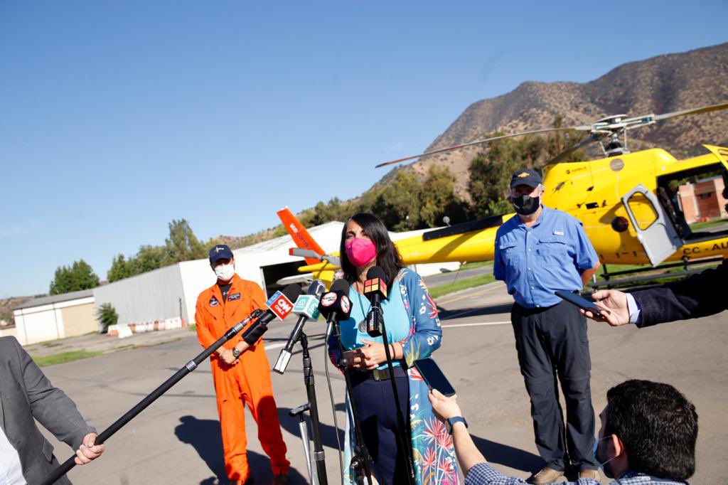 Muy agradecidos del compromiso de <a href="/Fedach/">Feder. Aerea Chile</a> y <a href="/AchhelAG/">Asoc.de Helicopteros</a> durante la pandemia. Gracias por trabajar junto al <a href="/MTTChile/">Ministerio de Transportes y Telecomunicaciones</a> en la logística de las vacunas Pfizer llevando esperanza a todas aquellas comunas alejadas o de difícil logística de nuestro🇨🇱. Juntos superaremos esta pandemia🚁🛬