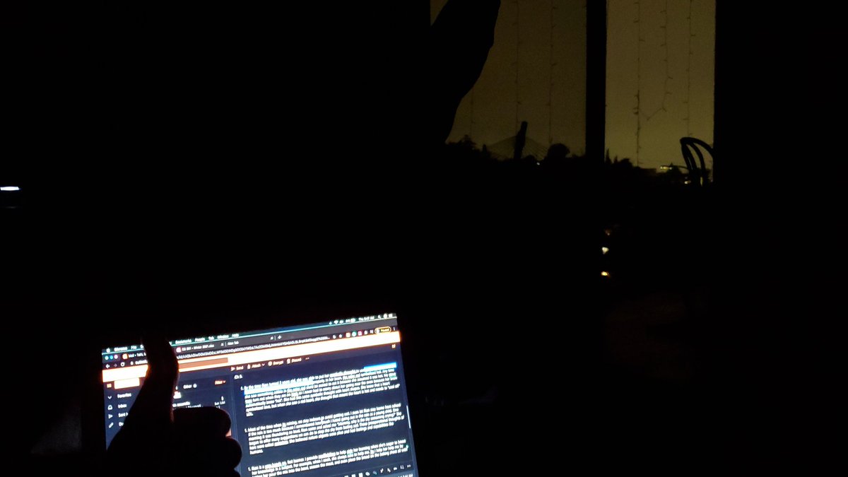 ProfB_Sessions's tweet photo. #FinalsGrind waiting for the sunrise. https://t.co/Y2qAi5Vmzl