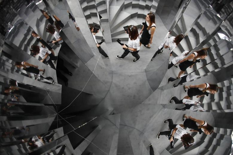 But you know what else has mirrors?A maze of mirrors. In a circus.