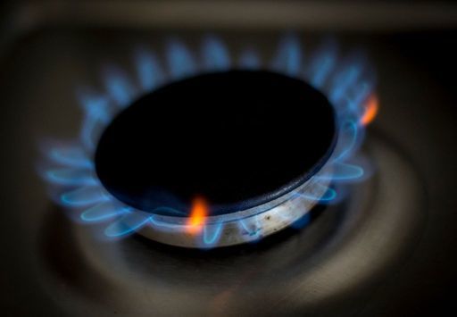 itvnews's tweet image. Experts predict energy bills could increase by £60-100 per year - as the regulator updates the price cap for gas and electricity tomorrow. 
 
Are you concerned about managing if your bills rise even more? 

Email consumerdesk@itn.co.uk to share your thoughts