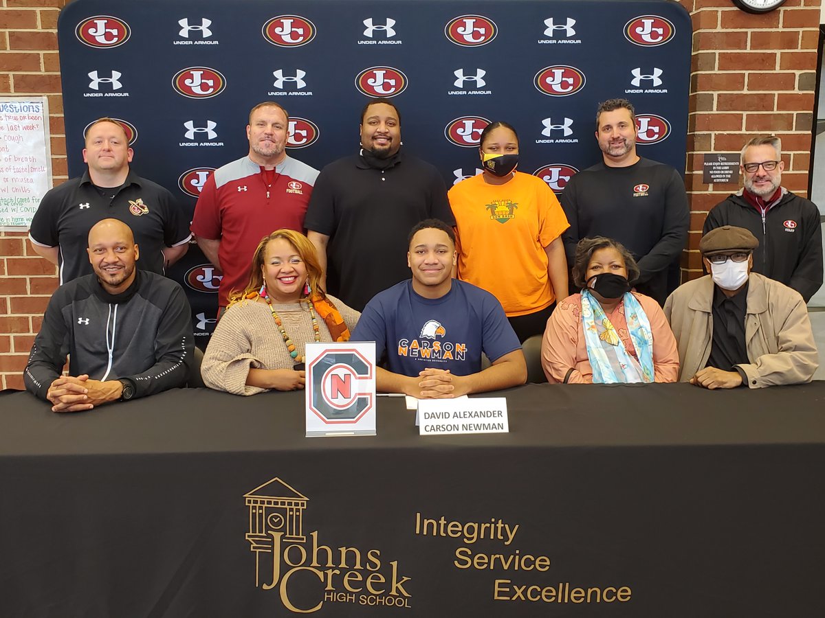 JohnsCreekHSFB's tweet image. Congrats @DavidA_58 on signing with @cnfootball! They&apos;re getting a good one! #JustConquer #OfferCreek @LeadGladiator @jcgladiators @RecruitGeorgia @NwGaFootball @NGTDClub @scoreatlanta @AJCsports