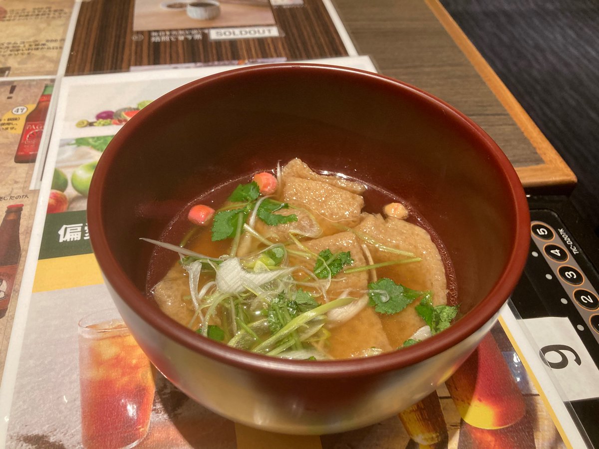 何を言いたいかわかっない味　美味しいかどうかの問題じゃなくて笑　シンガポールのビールが1番美味かった🍺