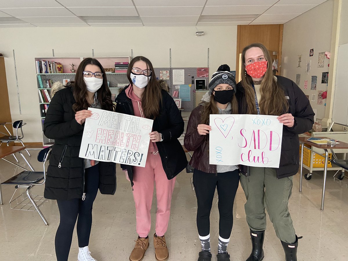 madie_abbott_'s tweet photo. @MrsTanner716 is our favorite person ever!! 💞 #SADDkindnesschallenge2021 https://t.co/pdNw3ZAJWy