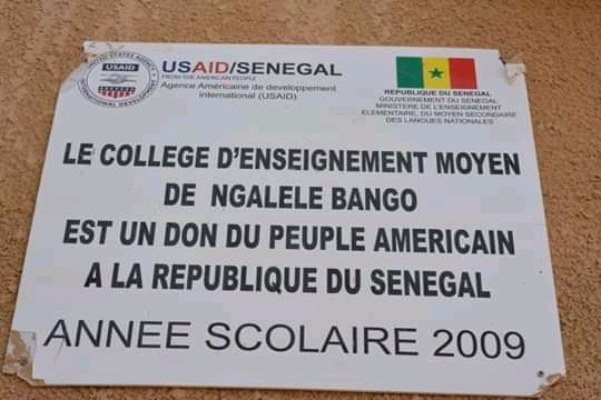 AradesSenegal's tweet photo. Début des sessions du School Leadership Development Program. Nous sommes au CEM Ngalèle Bango pour initer une trentaine d'élèves au #leadership. Il est important d'installer cette compétence dès le jeune âge.
#ARADES #AMI #IA #IEF #USEmbassy #ASA #IFSL #UGB #INCUBATEURUGB https://t.co/AscjT4LPnk