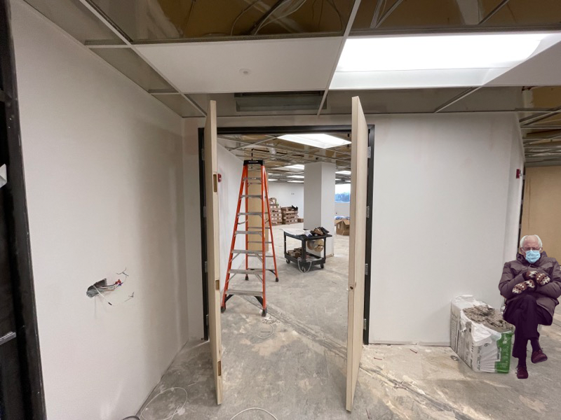 DWC_Cares's tweet photo. Moving right along with one of our tenant buildout, installing ceiling tile and carpet, and final painting. Appreciate the drop in to see how #WeBuildGreatPlacesToWork. #BernieSanders #BernieMittens #Constructionlife #interior #NashvilleTN #BernieSandersMeme #Coudnthelpourselves https://t.co/H0TiitvjIt