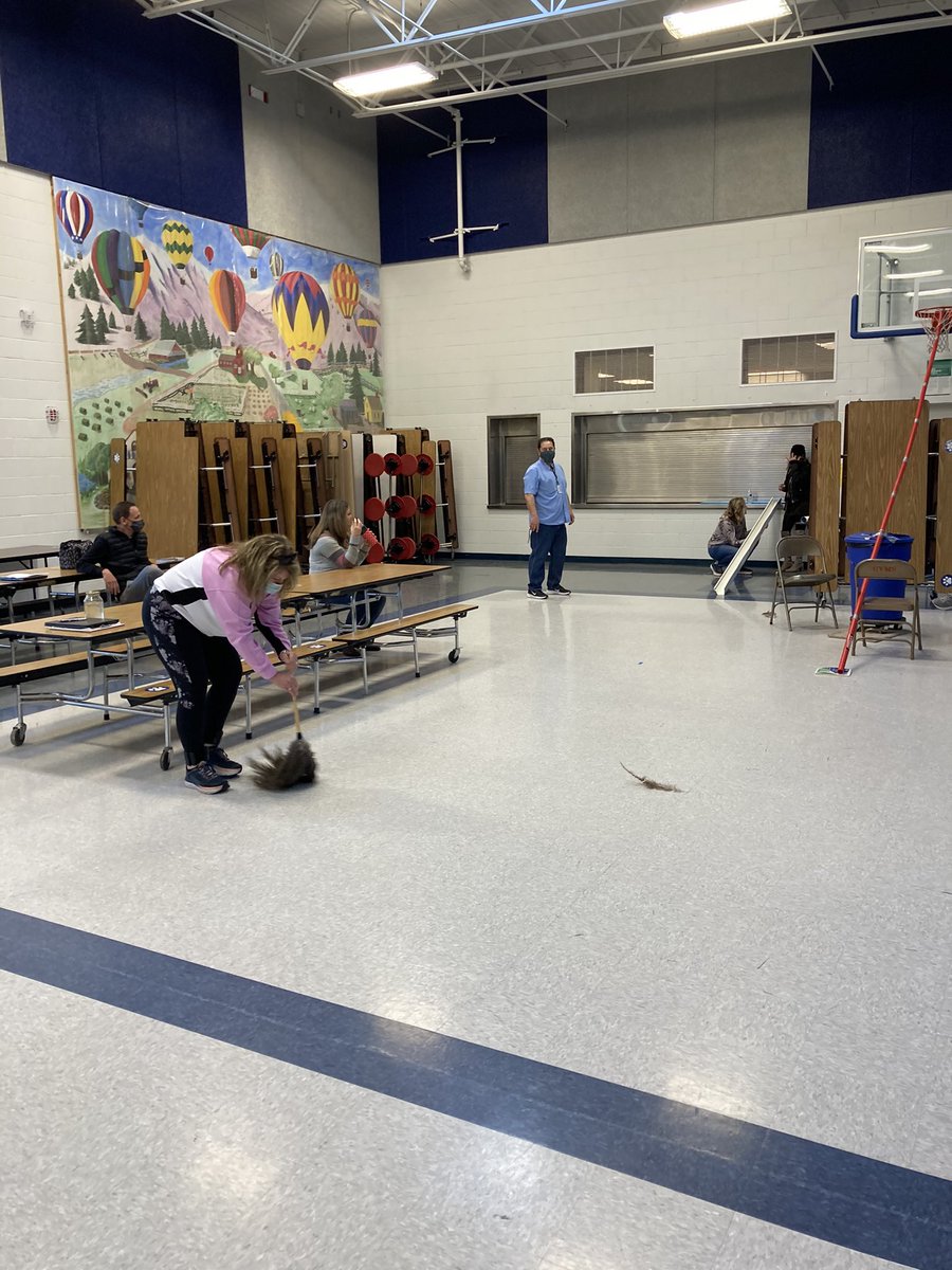 GesprincipalB's tweet image. STEM challenge for Ts on PD day with “too few” rules inspires creative ideas.  #epiclearning #agreatplace2learn