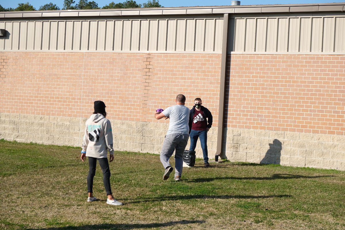 RodriguezQuest's tweet photo. Kickball fun with Family @HumbleISD_QECHS https://t.co/kspfzEN376