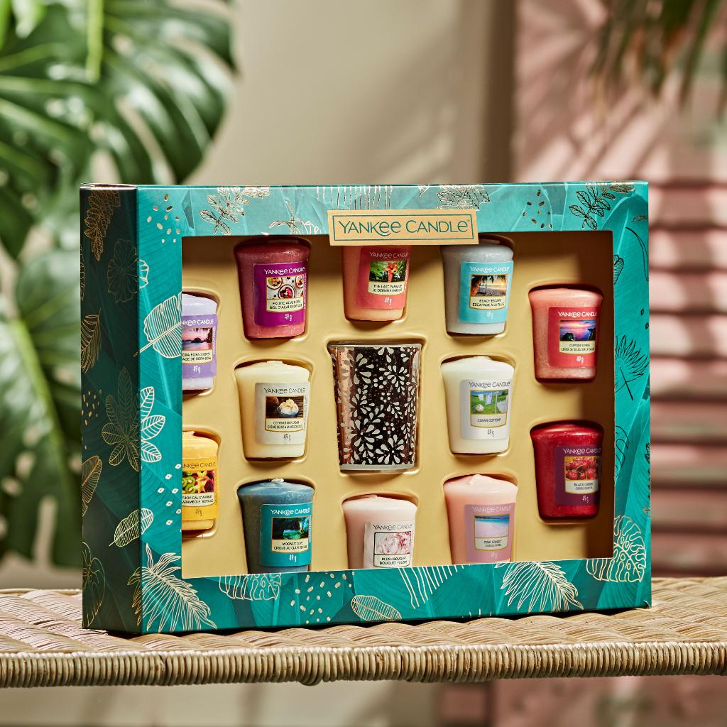 A dozen roses or a dozen votives from The Last Paradise Collection™? That is the question 🤔 

#YankeeCandle #TheLastParadise #ValentinesDay

spr.ly/6016HeVmE