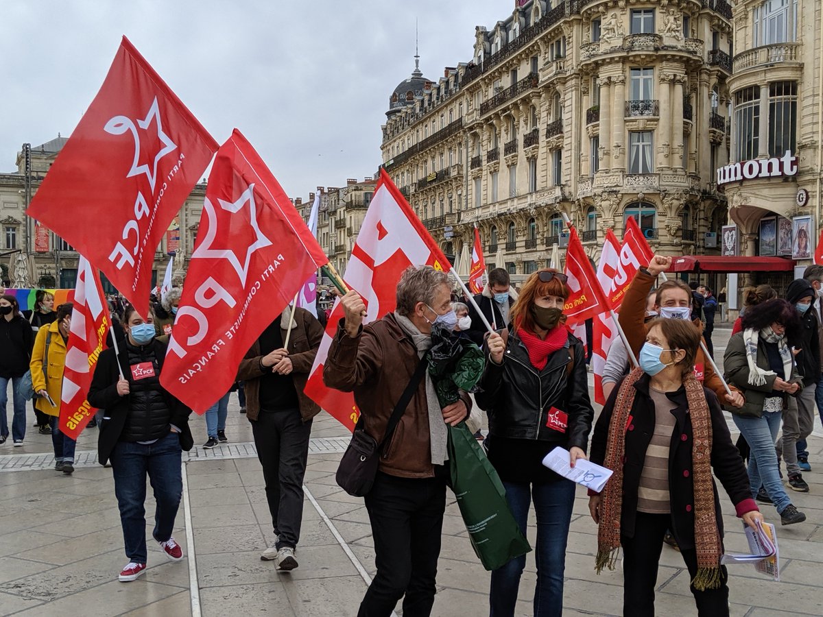 AgnesSaurat's tweet photo. Mobilisation ce matin dans les rues de Montpellier avec @groupeComRepMtp @ClaraGmnz pour dire non à la casse des services publics
#PCFteam https://t.co/J6NpAD01nh
